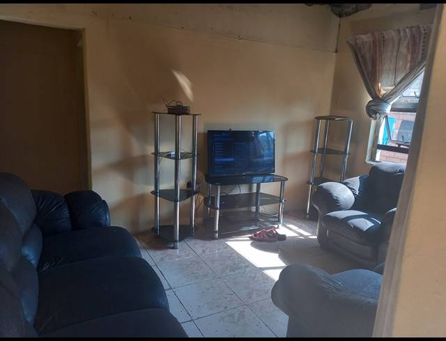 4 BEDROOM HOUSE FOR SALE IN UMLAZI C